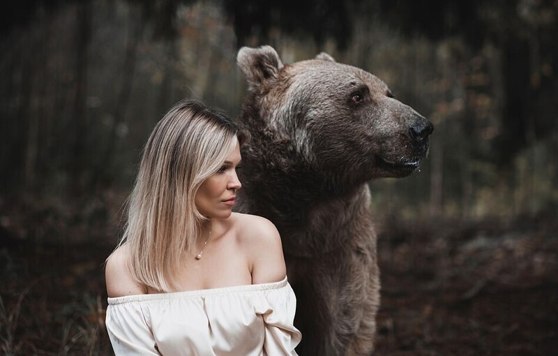 Девушка поделилась впечатлениями от фотосессии с бурым медведем Степаном (6 фото)