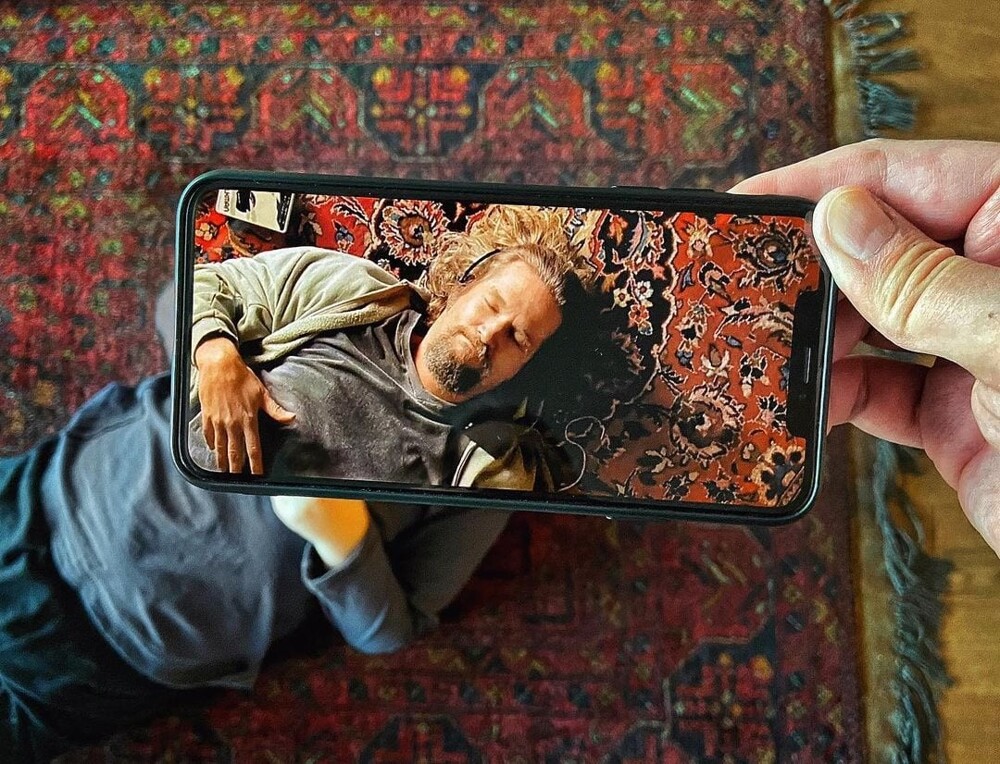 A photographer combines reality with images on his smartphone (14 photos)