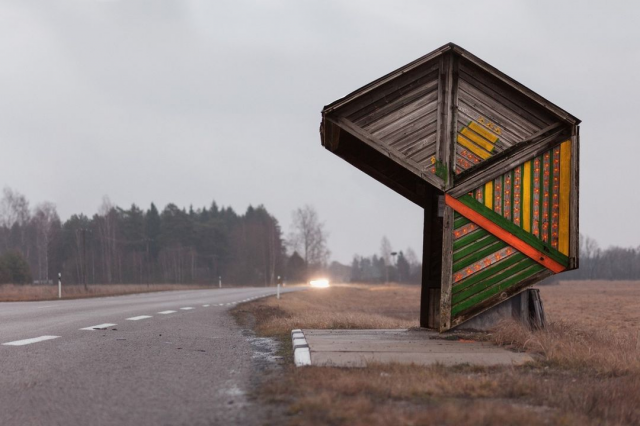 Эстетика советских автобусных остановок в объективе канадского фотографа Кристофера Хервига (16 фото)