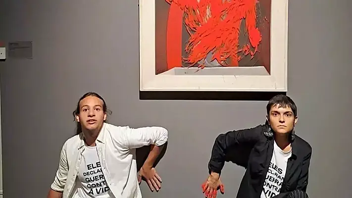 Экоактивисты облили красной краской картину Пикассо в Лиссабоне (3 фото + 1 видео)