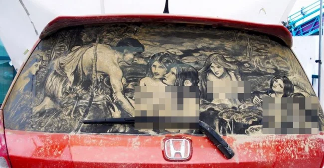 American artist turns dirt on cars into art (17 photos)