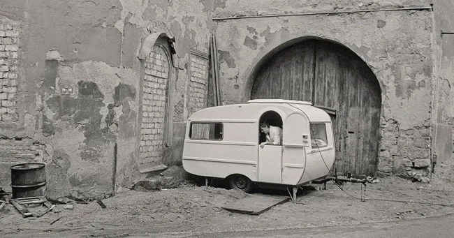 Улицы ГДР незадолго до падения Берлинской стены (16 фото)
