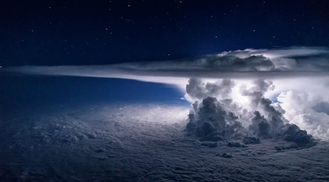Under the Wing of an Airplane: Clouds, Storms, and Thunderstorms in Stunning Photos by a Pilot (23 Photos)