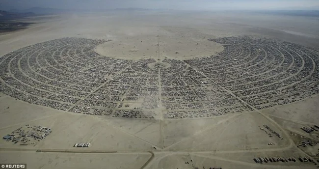 Оцени масштаб — фестиваль Burning Man с высоты птичьего полета и не только (21 фото)