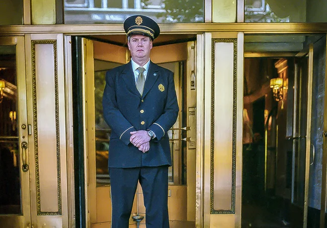 Photo Project — A Porter, the Invisible People of New York (13 photos) (photo)