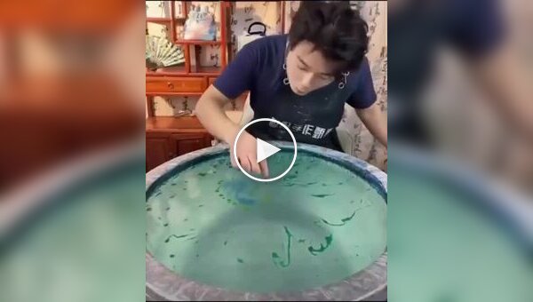 В Японии художник показал, как из обычной ткани рождается произведение искусства